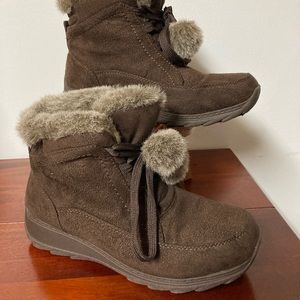 Liz Cole Suede Boots